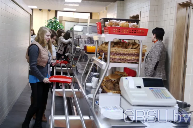 В столовой ГрГУ