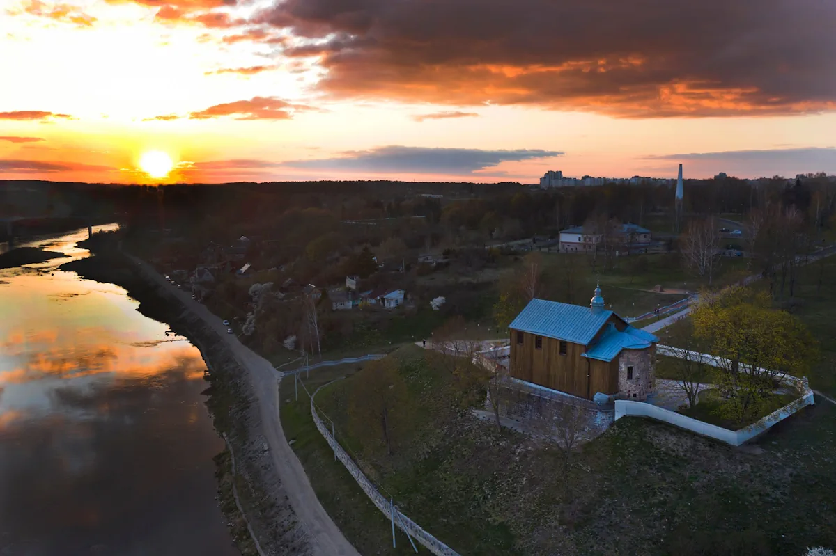 Каложская царква на заходзе сонца. Фота І.Варкулевіч via supron-licvin.livejournal.com