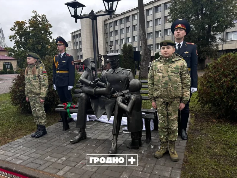 Памятник Дяде Степе в Гродно.