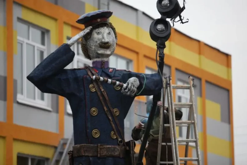 Памятник Дяде Степе в Нижнем Новгороде.