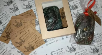 Гродненка борется с артритом — и делает свечи “Игра престолов”. Она надеется на продвижение и солидарность (обновлено) 