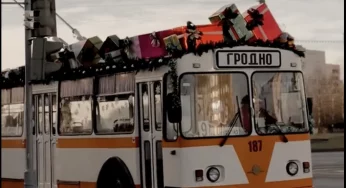 Гродненский ретро-троллейбус растрогал белорусов атмосферным декором