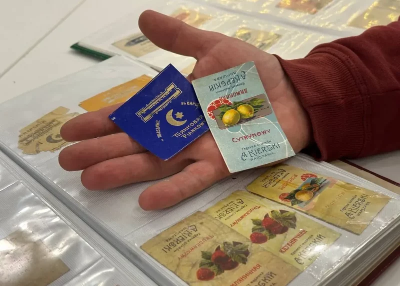 120 лет назад в Гродно печатали конфетные обертки для всей Российской империи. Польский коллекционер нашел их в Белостоке Коллекция оберток гродненской фабрики Лапиных Матеуша Рыдзевского