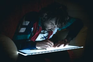 “Они бы ликовали, что меня сломали”. Как живет сбежавший от уголовки татуировщик Паша “Белка”   тату паша белка беланов рисунок