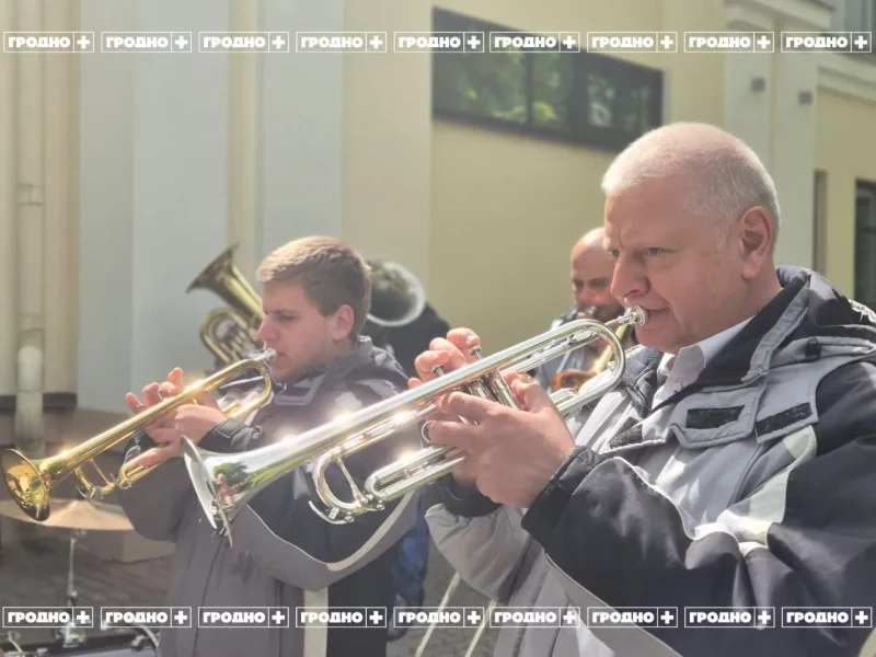 В Гродно воссоздали традицию, которой 100 лет – в парке Жилибера до конца лета будет выступать оркестр Выступление гродненской капеллы в парке Жилибера в Гродно. Фото: " Гродно Плюс"