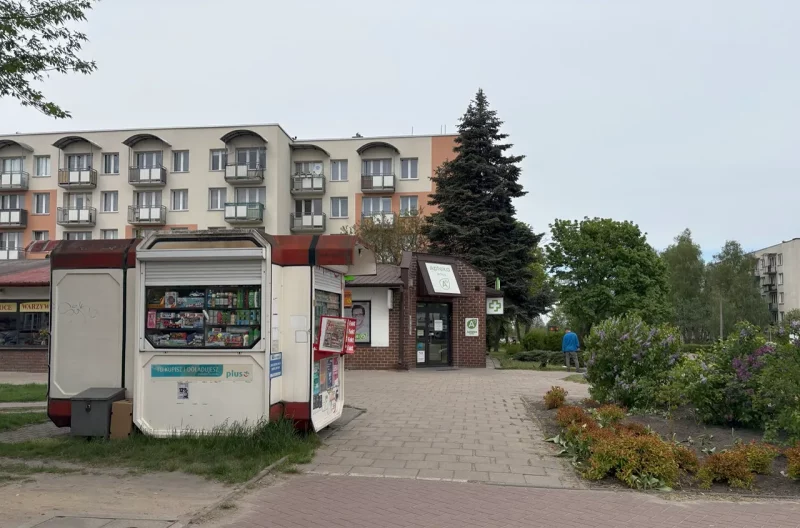 Ларек в Бяла-Подляске. В этом городе легко купить контрабандные белорусские сигареты