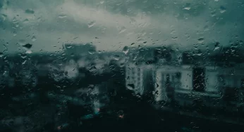 В доме на Девятовке из-за ливней затопило квартиры на девяти этажах 