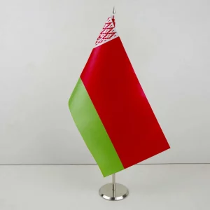 Белнефтепродукт хотел подзаработать на госсимволике – и завысил стоимость флажков в 8 раз 