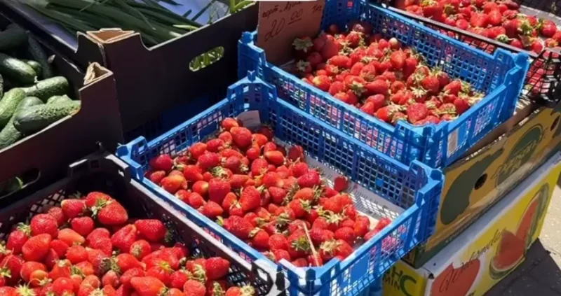 Клубника на гродненском рынке.