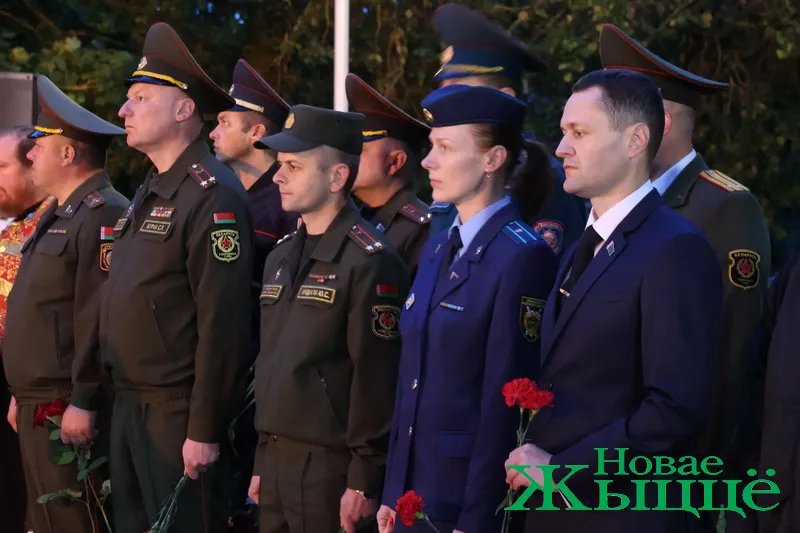 Мітынг ля Магілы невядомага салдата ў Навагрудку.