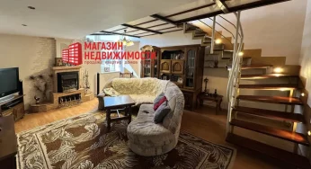 Недвижимость недели: в Гродно выставили на продажу двухуровневую квартиру с видом из ванной