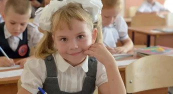 В Беларуси начали прием в первые классы. Что нужно знать родителям?