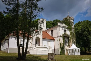 Усадьба Сегеней в Красках принимает посетителей, но попасть внутрь не получится   Усадьба Сегеней в Красках принимает посетителей, но попасть внутрь не получится