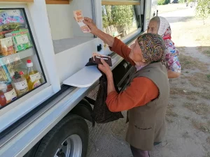 В деревне в 50 километрах от Гродно местные жители остались без хлеба и молока: автолавка приезжает нерегулярно В деревне в 50 километрах от Гродно местные жители остались без хлеба и молока: автолавка приезжает нерегулярно