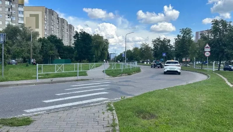 "Зебру" на Клецкова перегородили забором. В ГАИ объяснили, что делать "Зебру" на Клецкова перегородили забором. В ГАИ объяснили, что делать