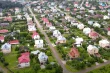 «Средств нет, а праздники организуют». В Лососно годами затапливает дома из-за плохой дороги, но власти не решают проблему