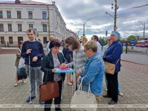"Гродно в формате тифло". Необычную тактильную экскурсию провели для незрячих