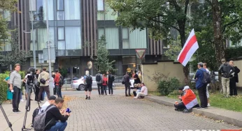 В Вильнюсе встречают Павла Можейко и других освобожденных 11 сентября политзаключенных (обновлено)