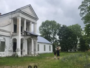 Владелец "Маёнтка Падароск" считает незаконным аукцион по продаже усадьбы: направил претензию в райисполком Территория имения в Подороске до того, как его забрали у собственника. Источник: Google maps