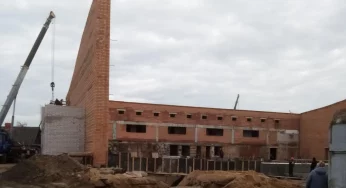 Реконструкцию бассейна “Лазурный” завершат летом 2026 года