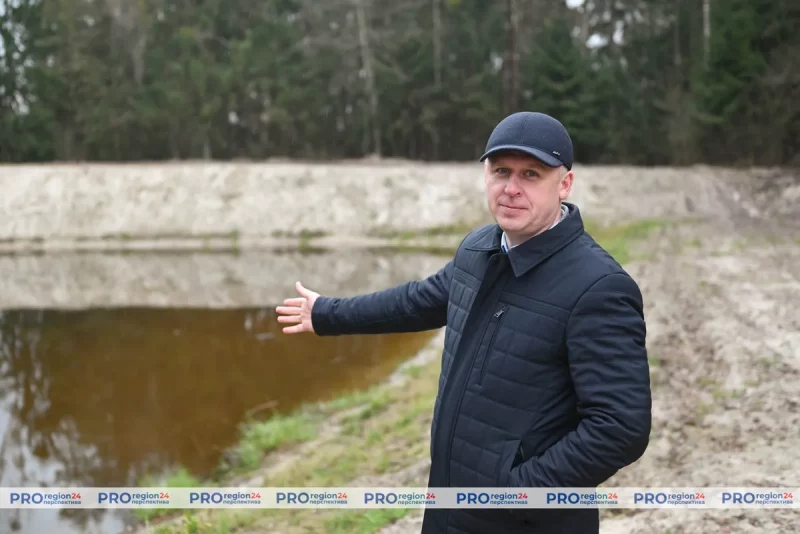 Жители деревни в Гродненской области благоустроили берег озера. Их хотят наказать Озеро в деревне Рыбница. Фото: "Перспектива"