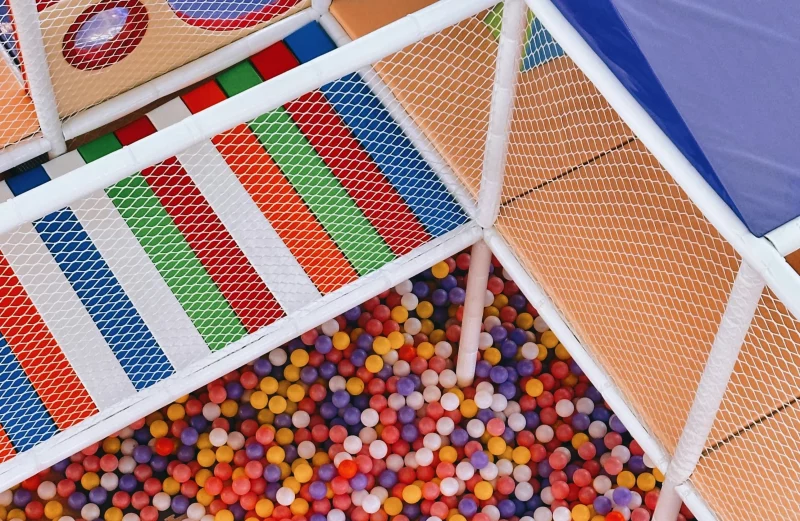 В Гродно мальчик получил травму в лабиринте: развлекательный центр выплатит моральный ущерб Детский игровой центр