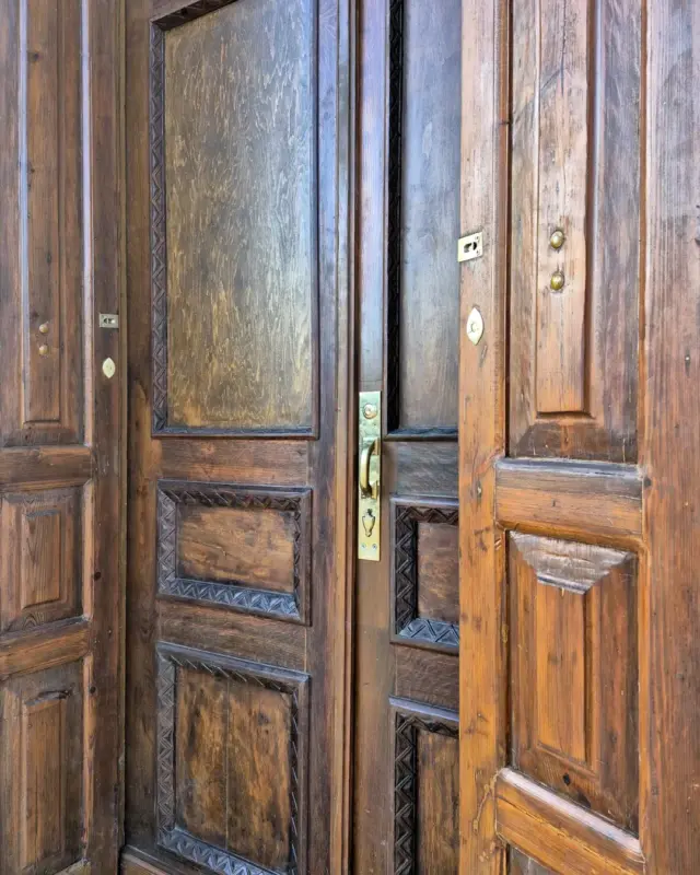 В бывшем кожвене на Василька восстановили старинные двери 