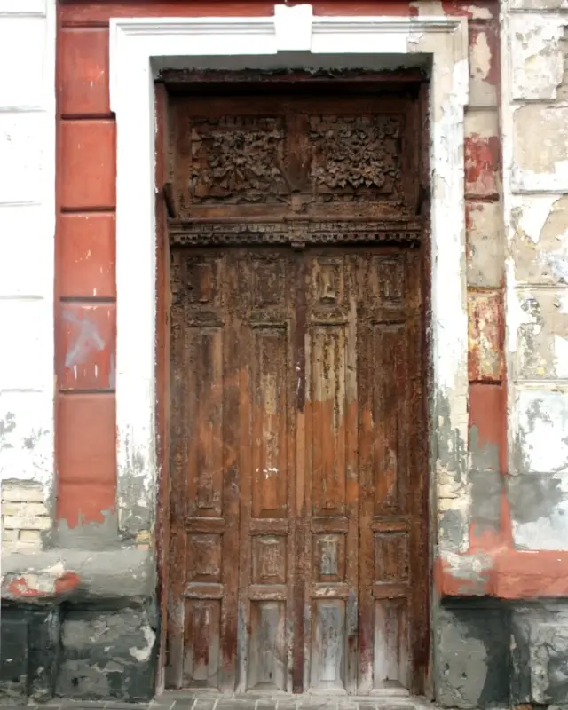 В бывшем кожвене на Василька восстановили старинные двери 