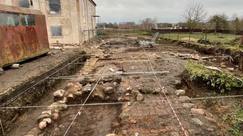 В Изабелине при реставрации синагоги обнаружили фундамент неизвестного здания В Изабелине при реставрации синагоги обнаружили фундамент неизвестного здания