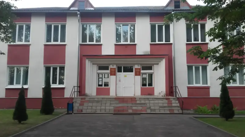 “Отдыхал там с кентами”. В агрогородке Сморгонского района закрыли единственный сельский клуб, жителям ситуация не нравится Сельский клуб