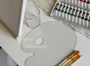 В Гродно открылась Mona art studio. Там можно рисовать и праздновать Mona art studio.