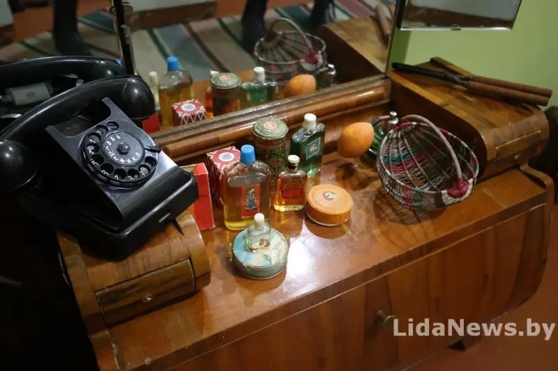 Лідскі музей ператварылі ў савецкую кватэру — паказваюць, як лідчане адзначалі Новы год у 60-я гады