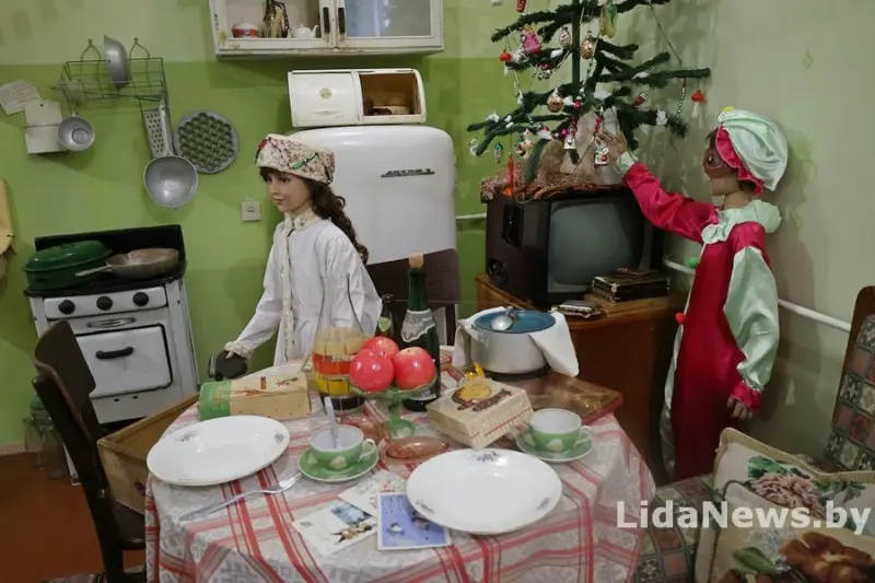 Лідскі музей ператварылі ў савецкую кватэру — паказваюць, як лідчане адзначалі Новы год у 60-я гады