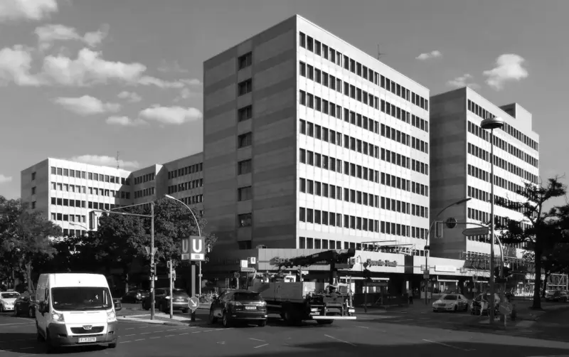 "Вельмі вясёленькая" рэканструкцыя ад Сямашкі. Чаму ў Гродне гадамі не могуць вырашыць, што рабіць з Домам быту