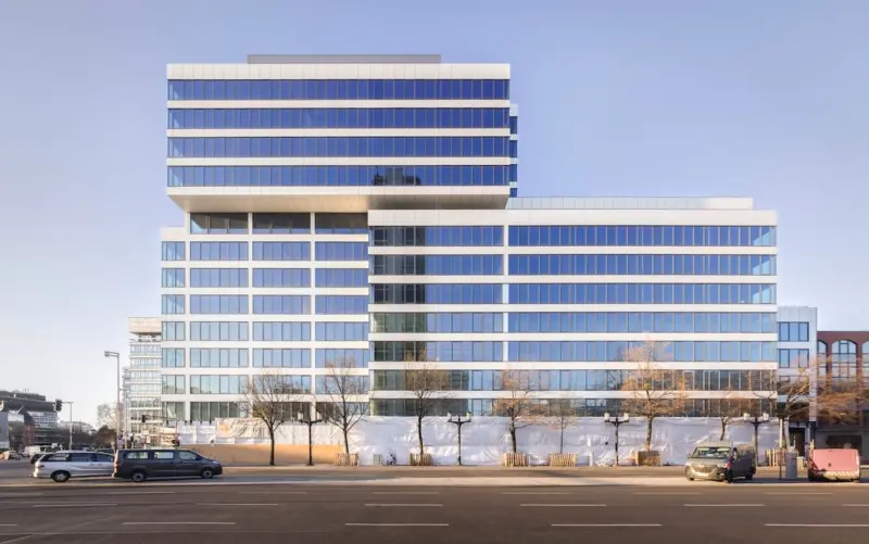 "Вельмі вясёленькая" рэканструкцыя ад Сямашкі. Чаму ў Гродне гадамі не могуць вырашыць, што рабіць з Домам быту