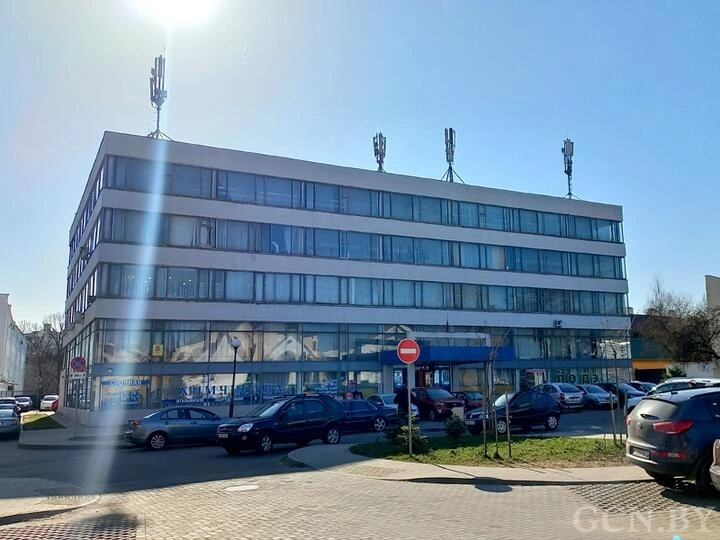 Дом быту ў Гродне і такі ж гандлёвы цэнтр у Мінску