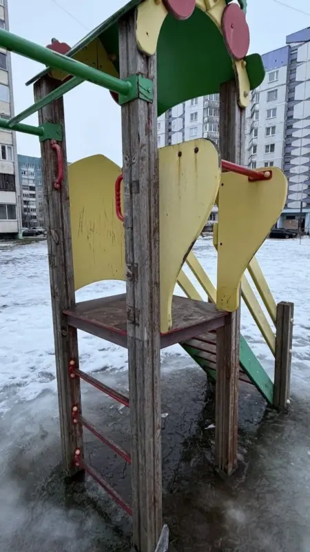Гродненка пожаловалась на небезопасную детскую горку — вопрос решился через соцсети