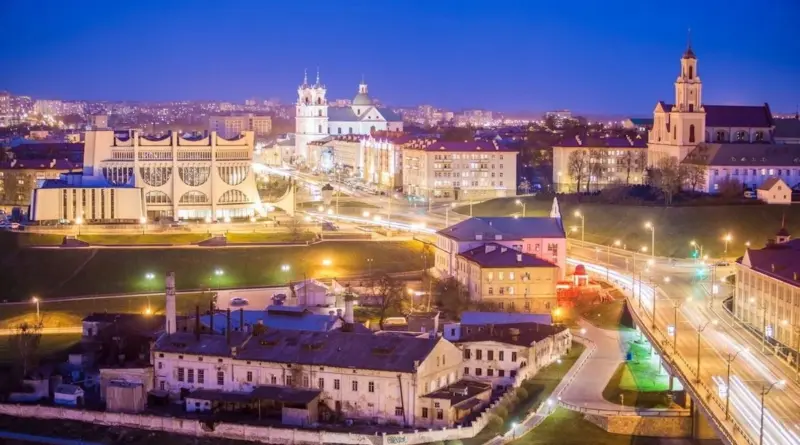 «Д✵✵✵я сэкономили?» Гродненцы тоже жалуются на раннее отключение фонарей по поручению Лукашенко (обновлено)