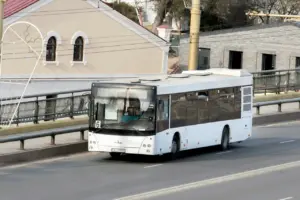 “Прынцып роўнасці ў двухмоўі”. В автобусном парке объяснили, почему новые транспортные карты на русском языке общественный транспорт автобус