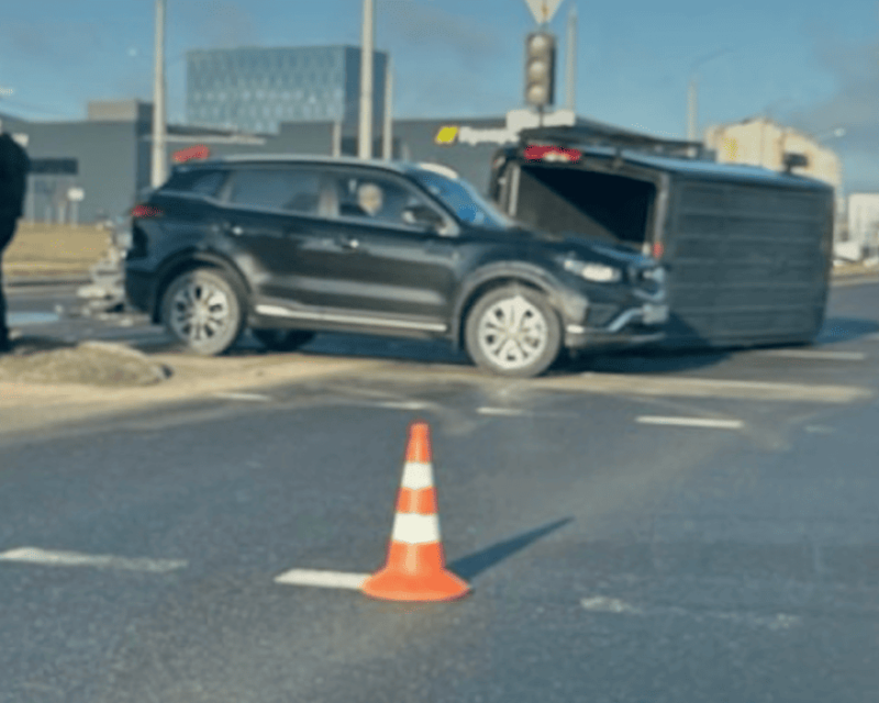 У Гродне перавярнуўся катафалк — труна выпала на дарогу (абноўлена)