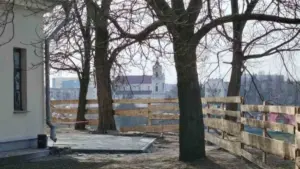 “Я требую жалобную книгу”. Возле Нового замка обустраивают стихийную смотровую площадку: не все гродненцы довольны смотровая площадка Новый замок