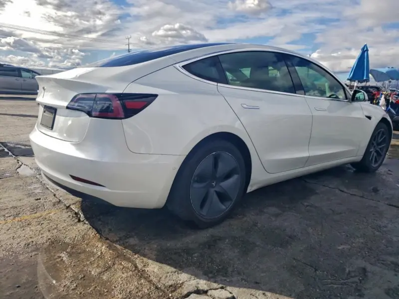 «Джон Уик придет за тобой». Американец разбил свою Tesla, а через год нашел ее в Беларуси — и мог дистанционно ей управлять