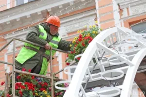 Власти решили спросить у гродненцев, оставлять ли цветочные арки на Советской 
