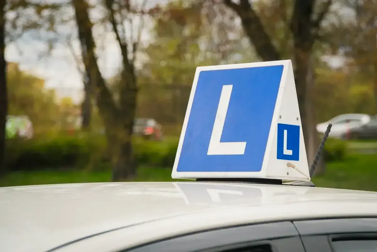 Автомобиль школы Denis Drive