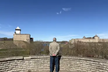«Я между двух огней». Как живет приграничная Нарва — город, где Европа то ли начинается, то ли заканчивается