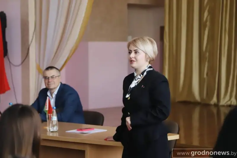 Главред “Гродненской правды” в личном аккаунте борется с “натовскими наемниками”, а публично – строит мосты с Польшей 