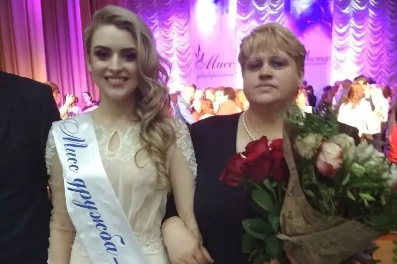 Бывшая уборщица из Гродно купила особняк стоимостью под миллион долларов. Ее дочь ездила на ВНС  