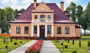 В Мостах продали столетний особняк — покупатель из России 
