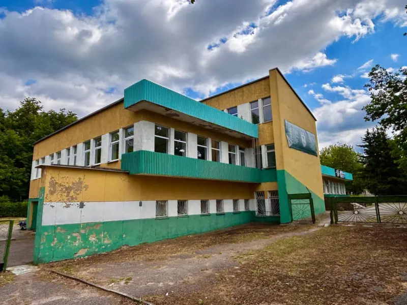Аквапарк, отель или школа гребли? В Лиде продают «Дом охотника и рыболова», а горожане уже придумали ему применение Аквапарк, отель или школа гребли? В Лиде продают «Дом охотника и рыболова», а горожане уже придумали ему применение