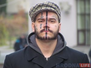 "Міліцыя ўсміхаецца, сваякі змірыліся, дзецям падабаецца". Як гродзенец Лімон жыве з татуіроўкамі на твары "Міліцыя ўсміхаецца, сваякі змірыліся, дзецям падабаецца". Як гродзенец Лімон жыве з татуіроўкамі на твары